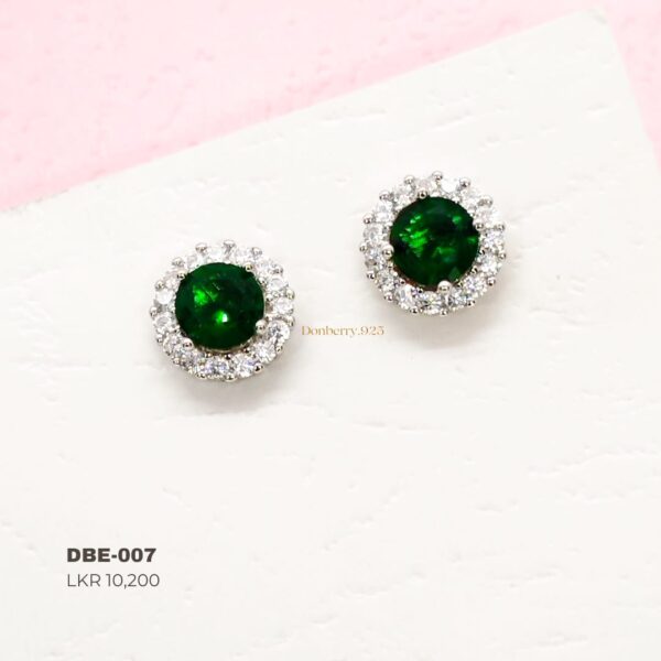 diamond with large green stone