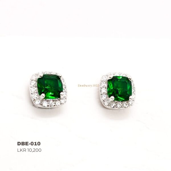 diamond with square shaped small green stonre